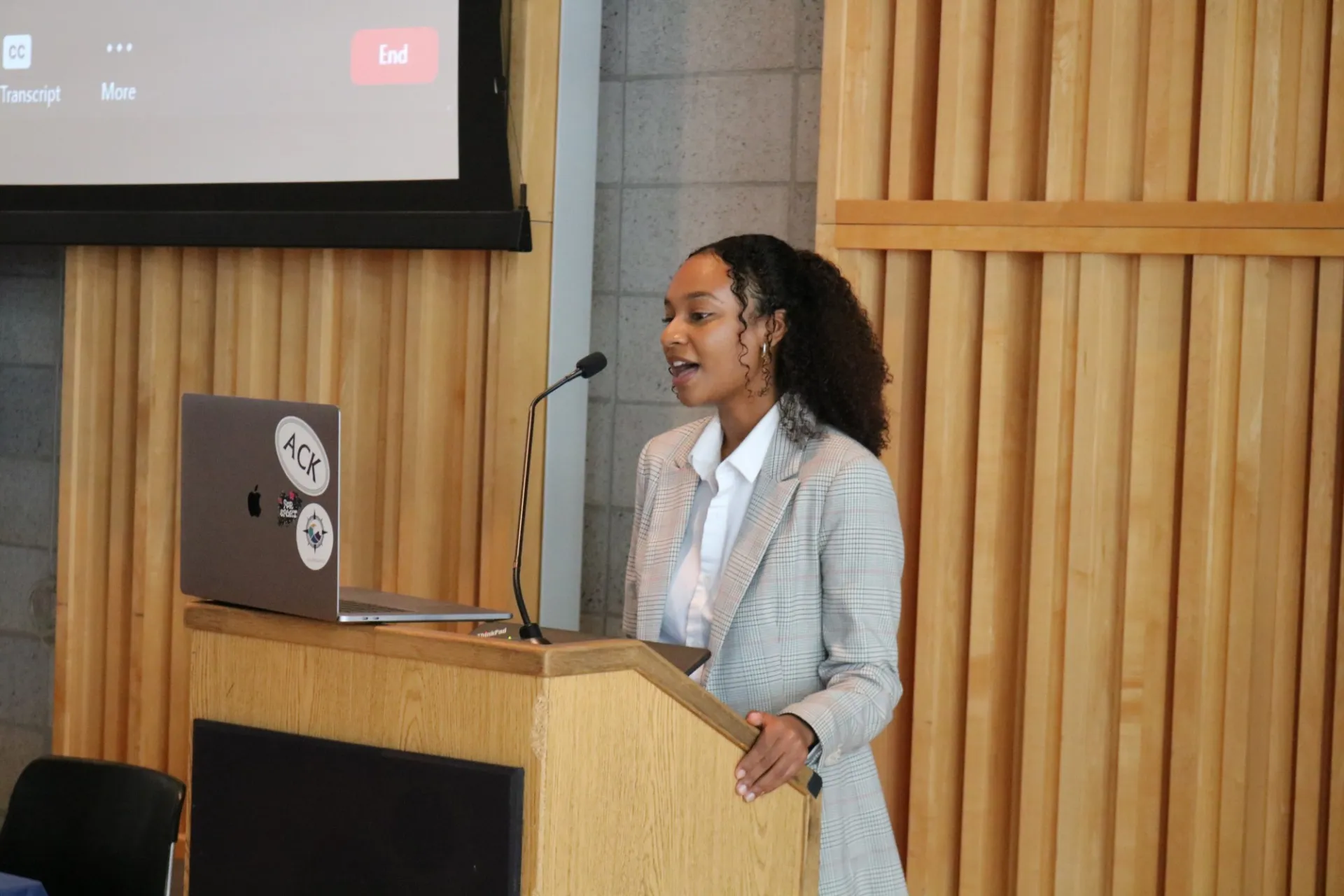 Image of Lauren Ritchie addressing the audience